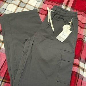 Vuori women’s Charcoal Cargo Pants